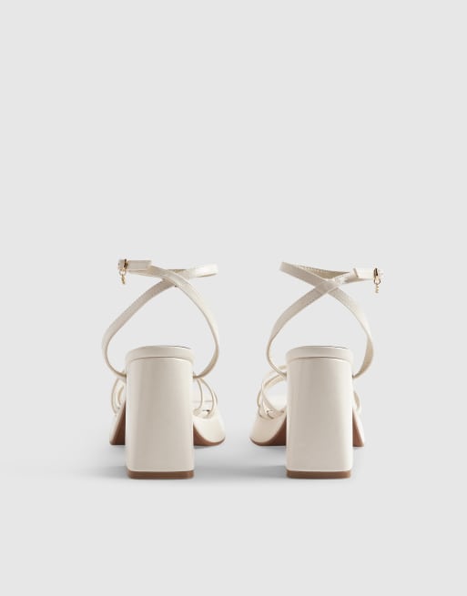 River Island - Sandalen met blokhak en gekruiste bandjes in wit, 4 van 4