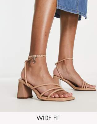 River Island - Sandales larges à talon et brides tubulaires - Beige | ASOS