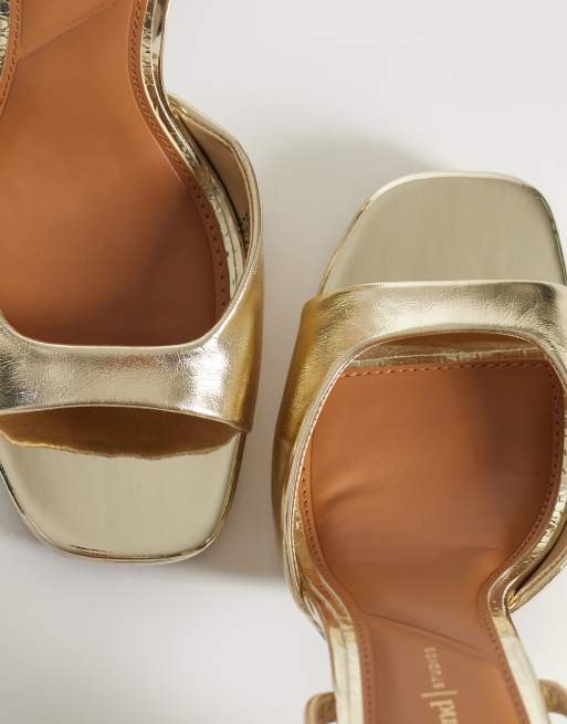 River Island – Sandaletten in Gold mit offener Fersenpartie , 3 von 4