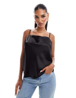 River Island - Satin-Camisole in Schwarz mit Wasserfallausschnitt