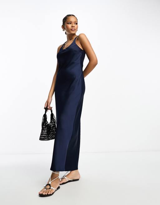 River Island Satin Maxikleid in Marineblau mit Neckholder ASOS