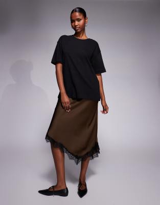 River Island - Satin-Maxirock in Braun mit Spitzendetail-Brown