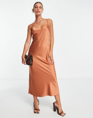 River Island - Satin-Midikleid in Rostrot mit Wasserfallausschnitt-Orange