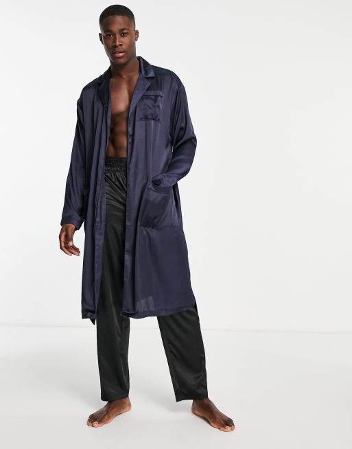 River Island – Satin-Morgenmantel in Marineblau