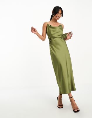 River Island - Satin-Trägerkleid in Khaki mit Wasserfallausschnitt-Grün