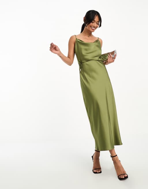 River Island – Satin-Trägerkleid in Khaki mit Wasserfallausschnitt