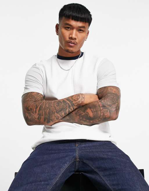 River Island – Schmal geschnittenes, strukturiertes T-Shirt mit Farbblockdesign in Weiß und Hellgrau