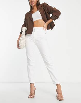 River Island - Schmale Mom-Jeans in Weiß mit hohem Bund