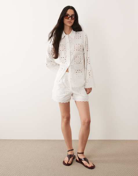 River Island – Set aus Popeline in Weiß mit Zierausschnitten, aus Hemd und Shorts - view 1
