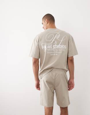 Set in Steinbeige mit Schriftzug, aus kastigem Oversize-T-Shirt und Shorts-Neutral Neutral XL