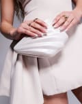 [River Island] River Island shell clutch bag in cream-White One Size CREAM