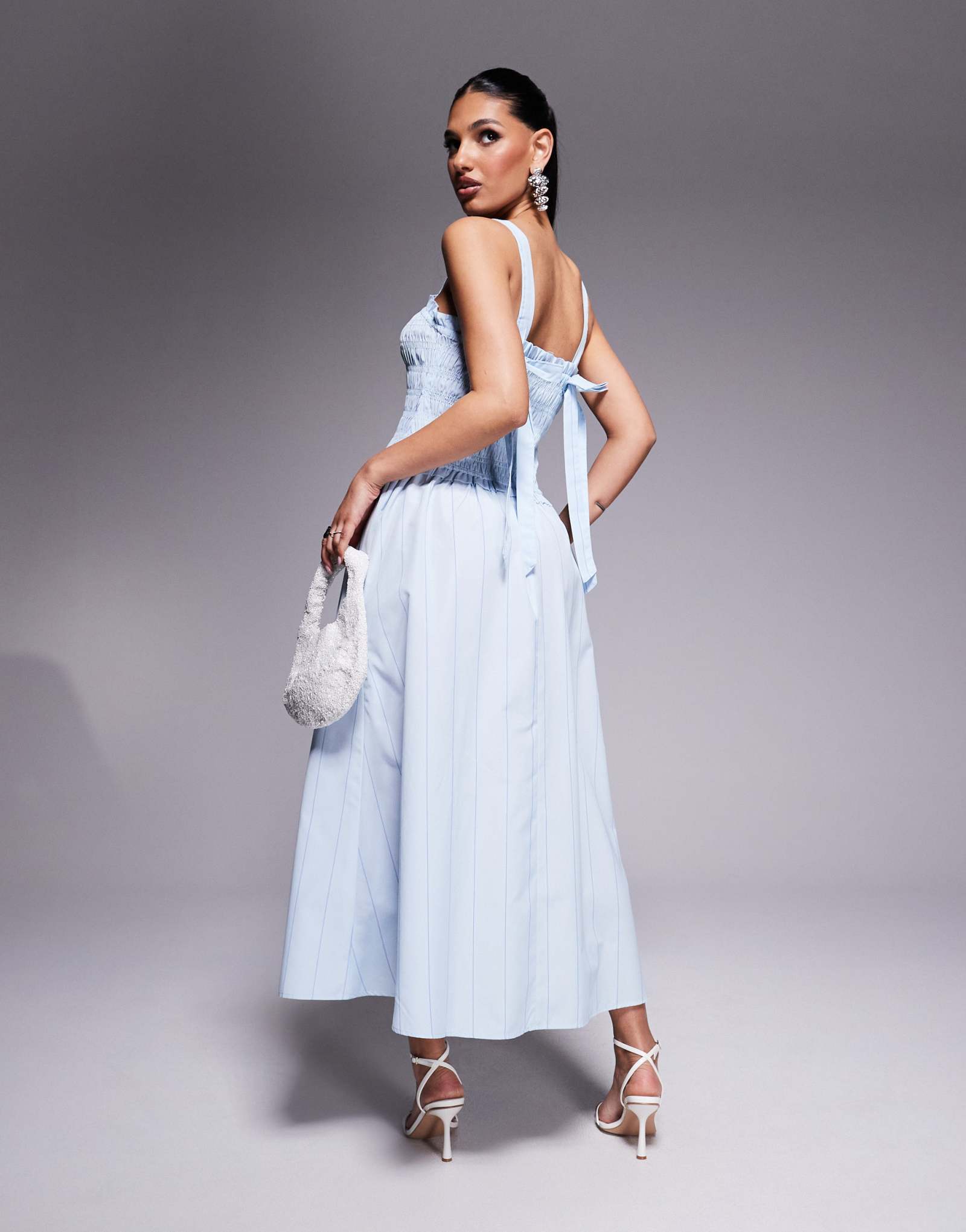 Синее миди-платье в складку River Island синего цвета