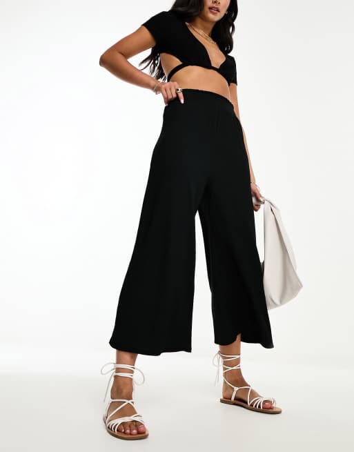 Weekday Thea capri cargo pants in black