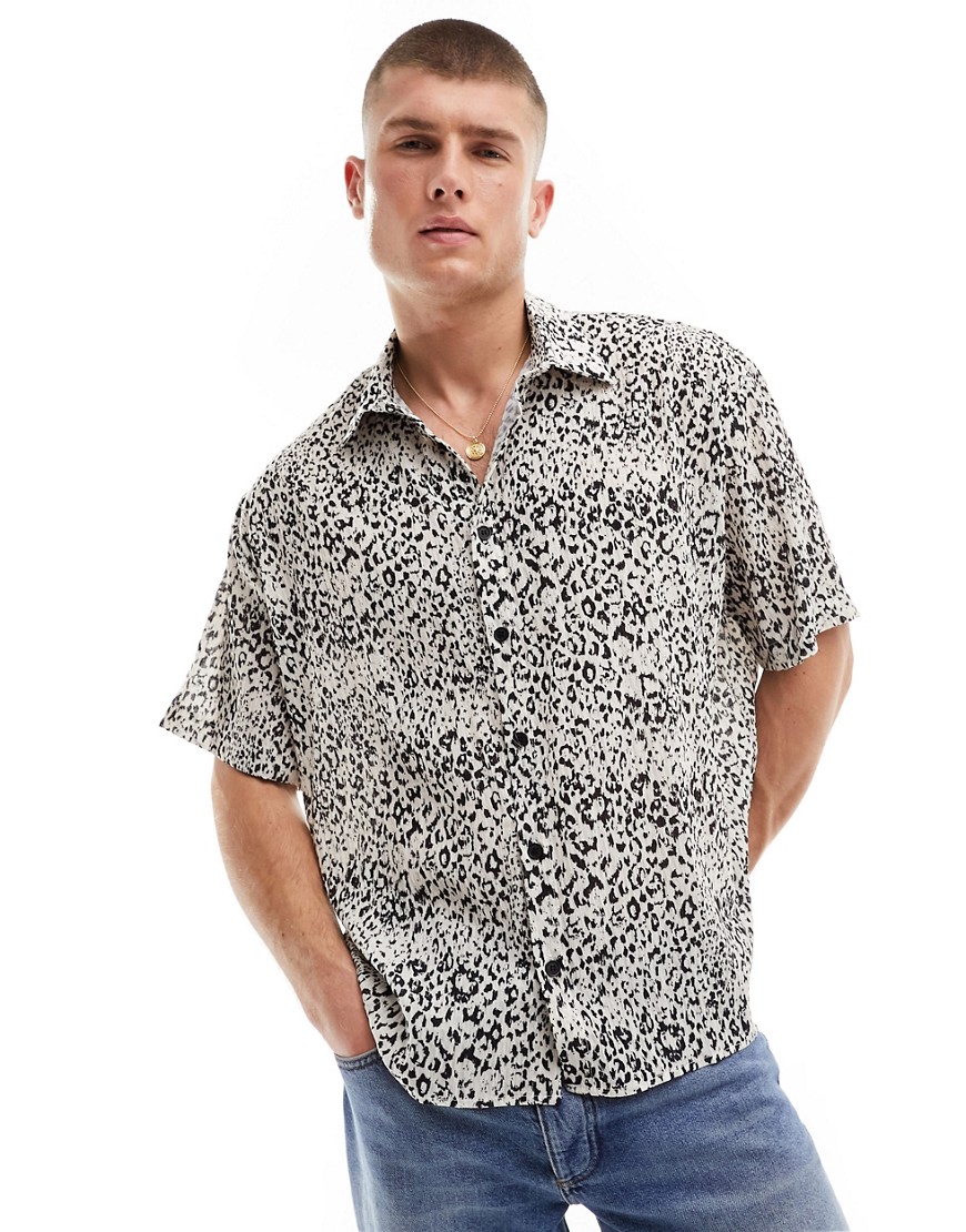 River Island short sleeve crinkle shirt in leopard print-White