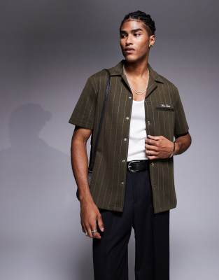 short sleeve pinstripe shirt in khaki-Green