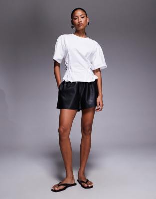 River Island - Shorts aus Kunstleder in Schwarz mit elastischem Bund