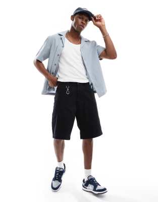 skater shorts in black