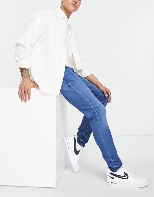 White shoes with hot sale skinny jeans