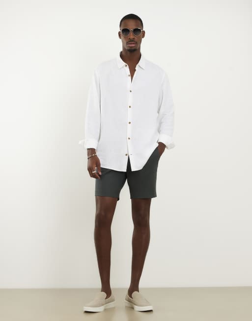 River Island Slim fit belted chino shorts in khaki, 3 of 4