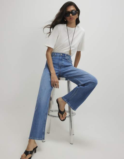 River Island Slim straight leg cropped jeans in light blue, 2 of 4