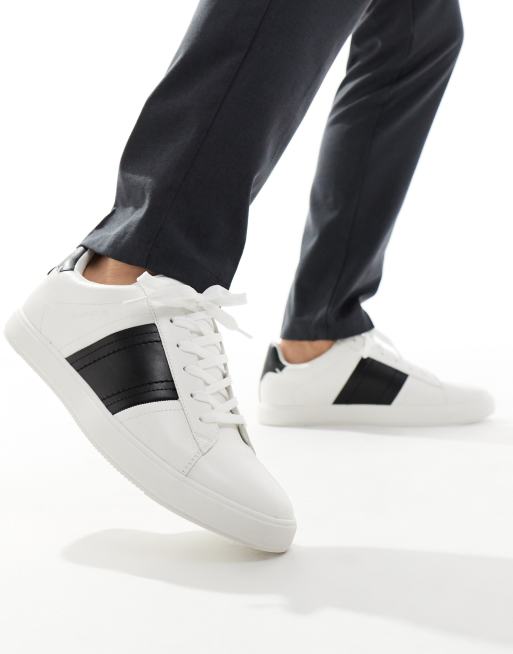 River Island – Sneaker in Weiß mit Streifendetail