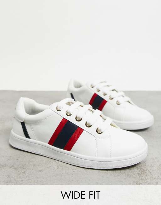 River Island - Sneakers met brede pasvorm en zijstreep in wit
