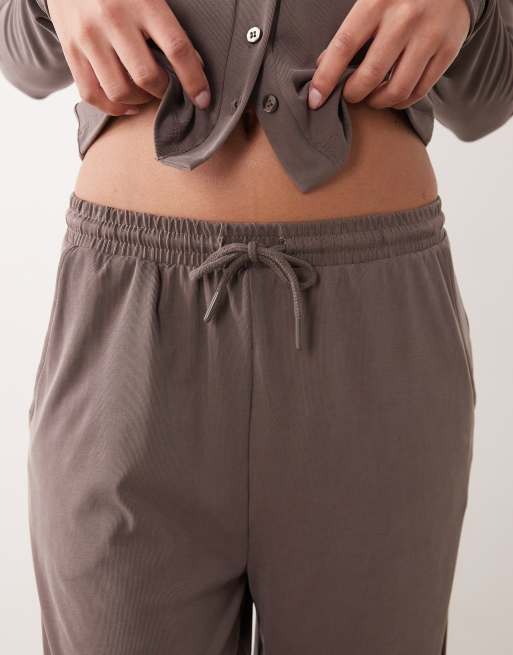 River Island soft touch trousers in dark brown, 3 of 5