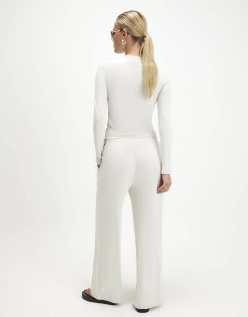 River Island Soft touch wide leg trousers in cream, 4 of 4