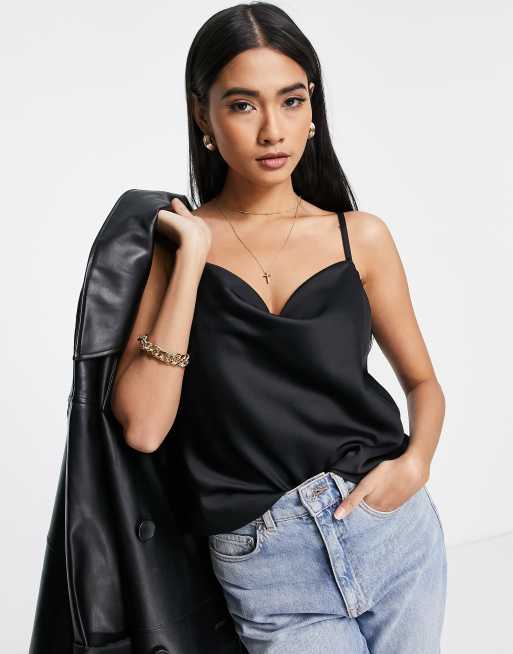 River Island - Sort camitop i satin med vandfaldsudskæring