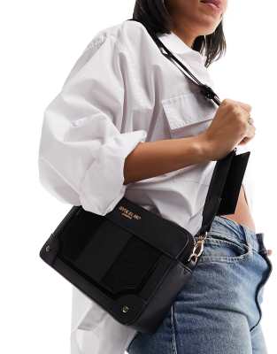 River Island - Sort crossbody-taske med præget panel
