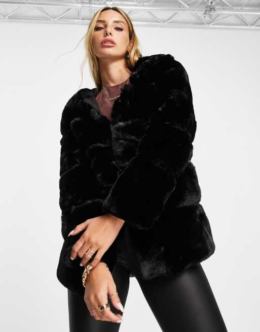 River Island - Sort frakke i imiteret pels med hætte