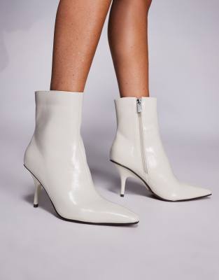River Island - Stiletto-Ankle-Boots in Weiß mit kantiger Zehenpartie