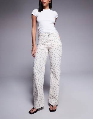 River Island - Straight Jeans in Ecru mit Relaxed-Fit-Schnitt und Blümchenmuster-Neutral