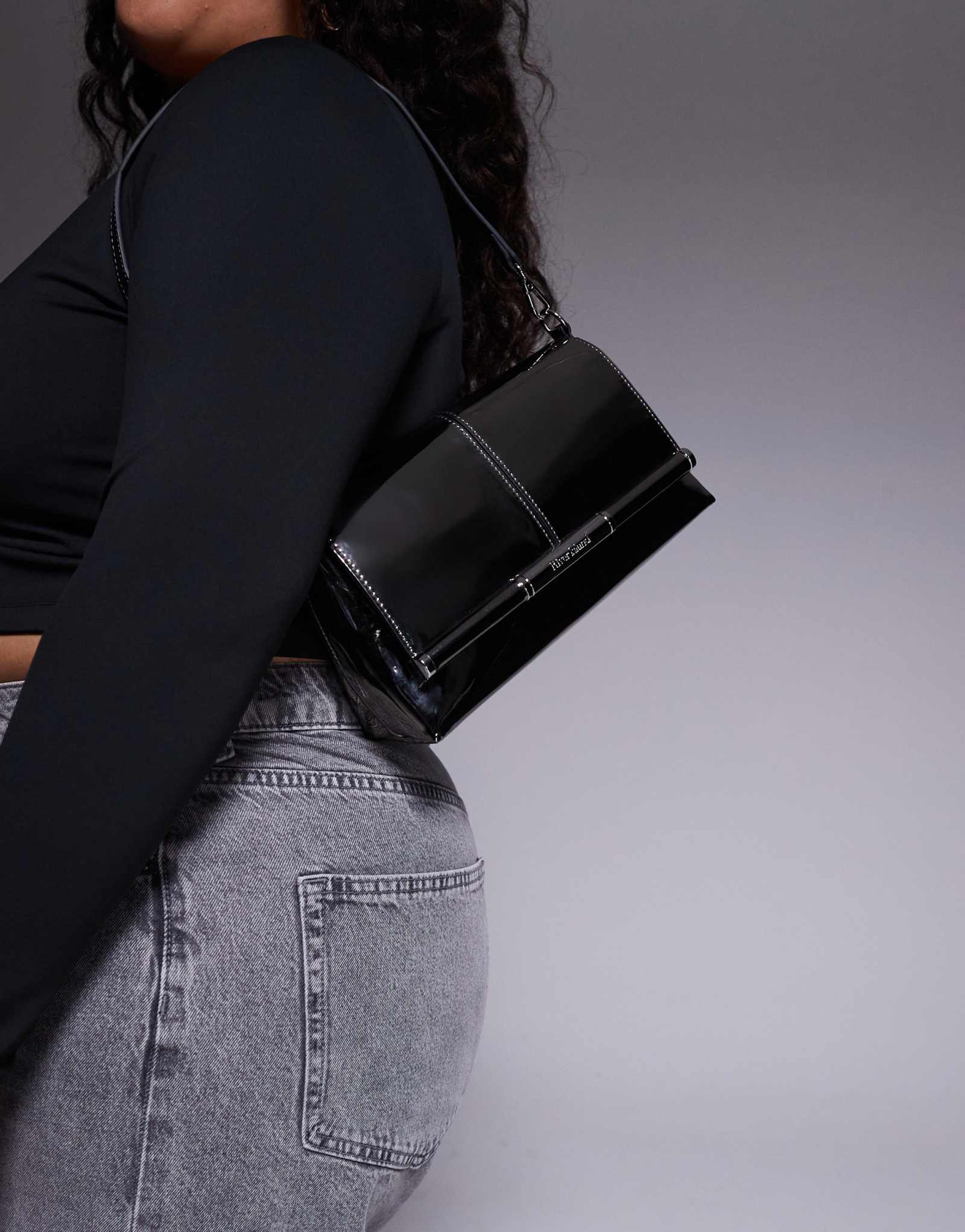 Кошелек-клатч River Island на ремешке спереди через плечо серебристого цвета