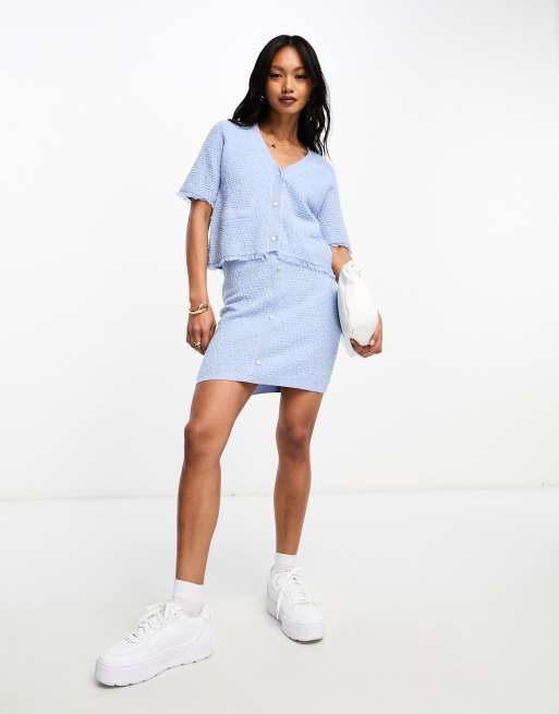 River Island – Strickjacke aus Bouclé in Hellblau mit Strassknöpfen in Herzoptik, Kombiteil, 3 von 4