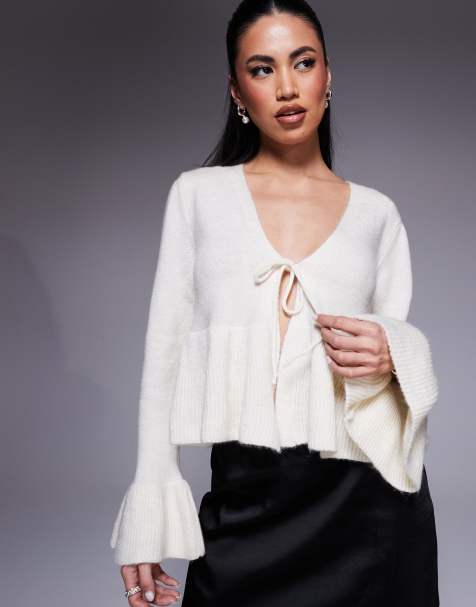 River Island – Strickjacke in Cremeweiß mit Rüschen und gebundener Vorderseite - view 1