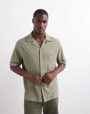 River Island – Strukturiertes Hemd in Khaki mit Reverskragen - view 1