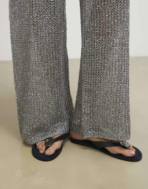 River Island studded detail toe thong flat sandal in navy, 4 of 4