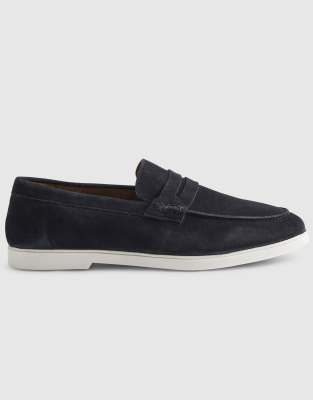  Suede loafers 
