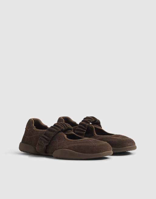 River Island Suede ruched strap sneakerina flats in brown , 3 of 4