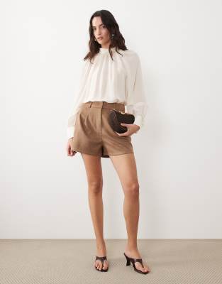 River Island suedette shorts in beige beige 11790₽