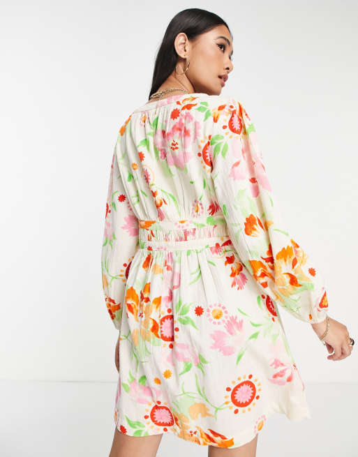 River Island – Svart blommig miniklänning med knytning framtill, 2 av 4