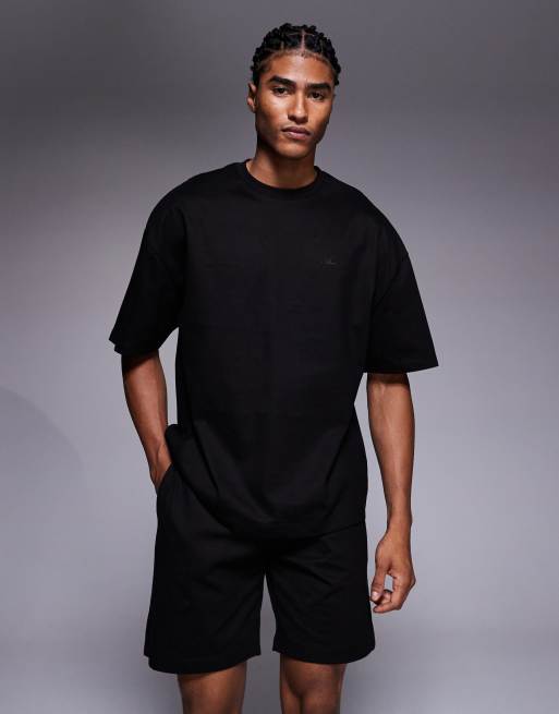 River Island – Svart set i jersey med t-shirt och shorts, 2 av 5