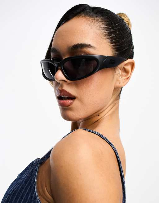 River Island – Svarta solglasögon i vintagestil