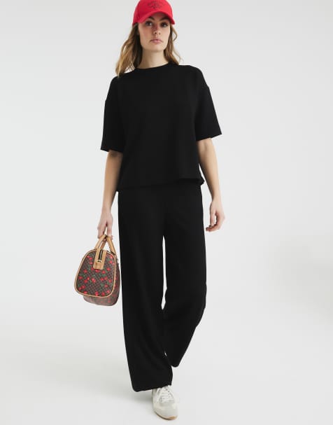 River Island – Svarta, stilren mjukisbyxor med vida ben - view 1