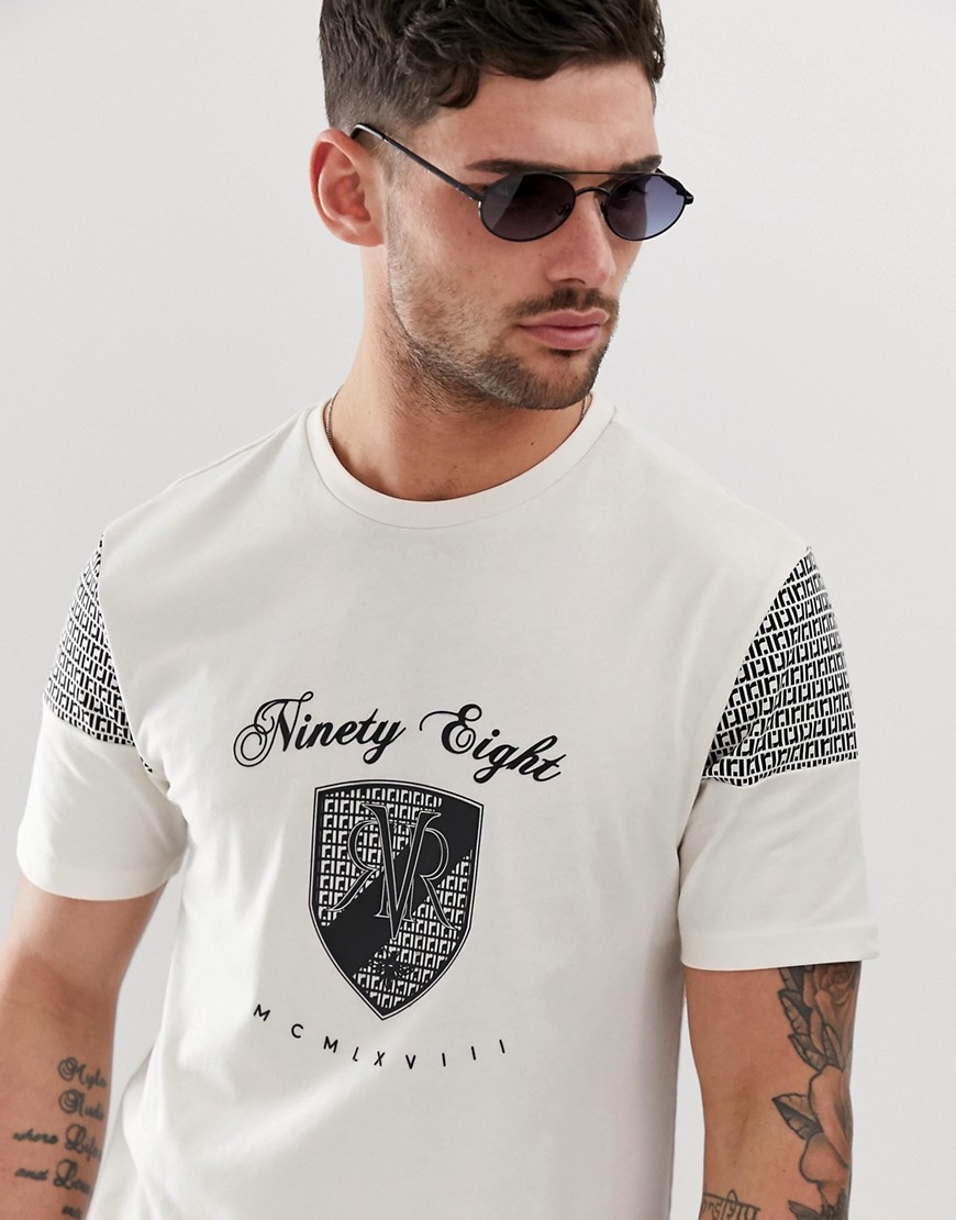 River Island - T-shirt bianca con scritta a monogramma Ninety Eight-Bianco