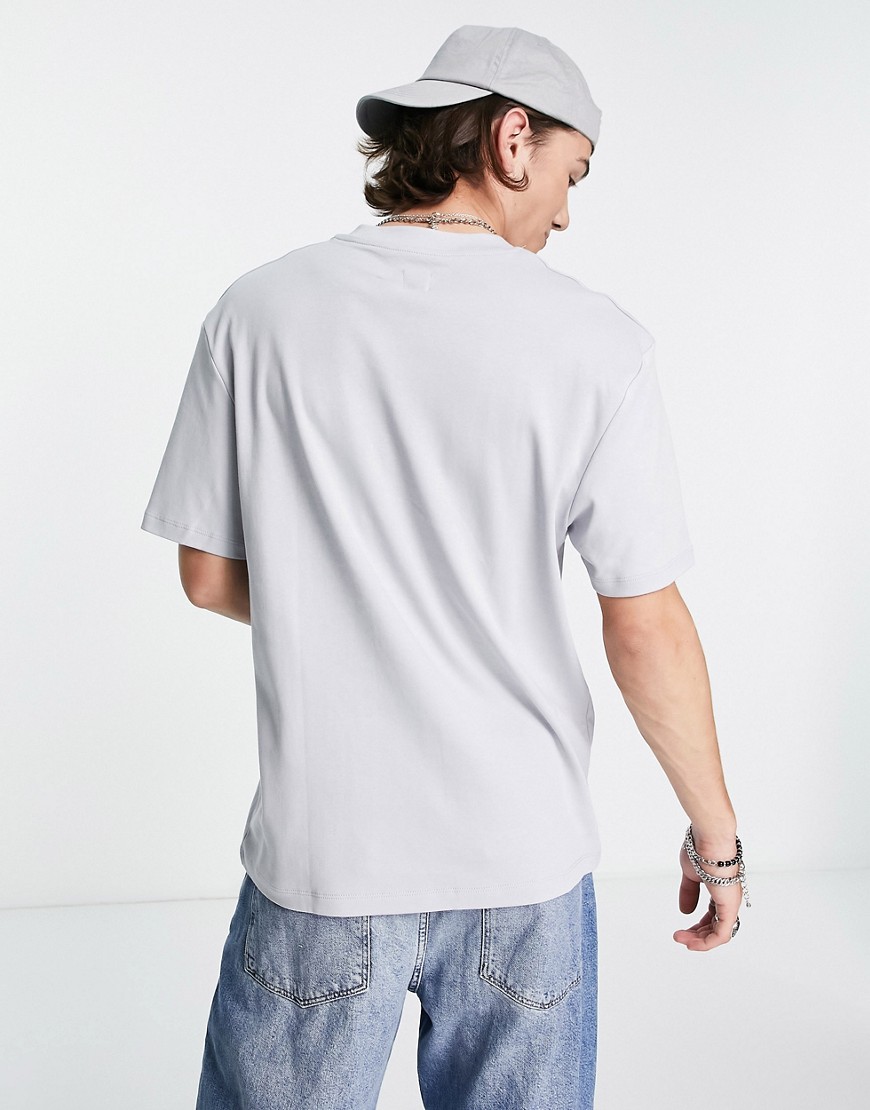 T-shirt grigia testurizzata con stampa floreale applicata-Grigio - River Island T-shirt donna  - immagine1