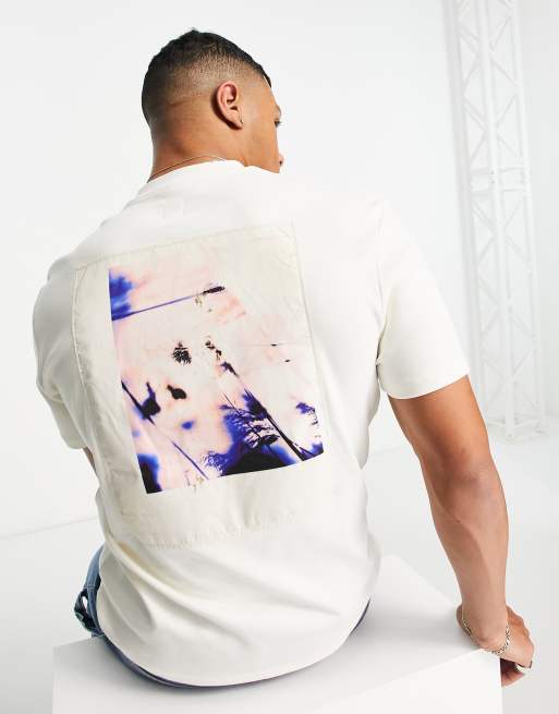 River Island – T-Shirt in Ecru mit fotografischem Rückenprint
