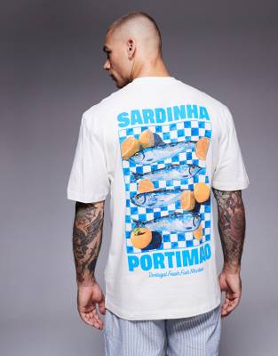 T-Shirt in Ecru mit Sardinen-Print und normaler Passform-Weiß Weiß S