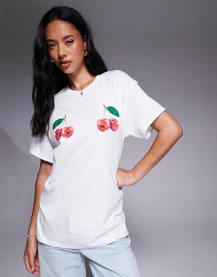 River Island - T-Shirt in Weiß mit doppeltem Kirsch-Print